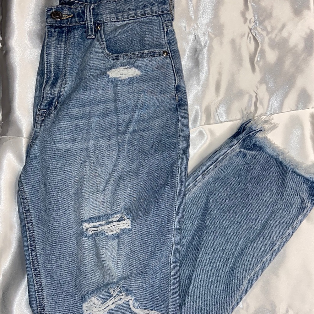 Light Washed Ripped Jeans - Picture 3 of 9